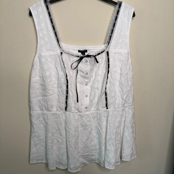 Torrid - Peplum Eyelet Top - size 2 - Picture 5 of 8